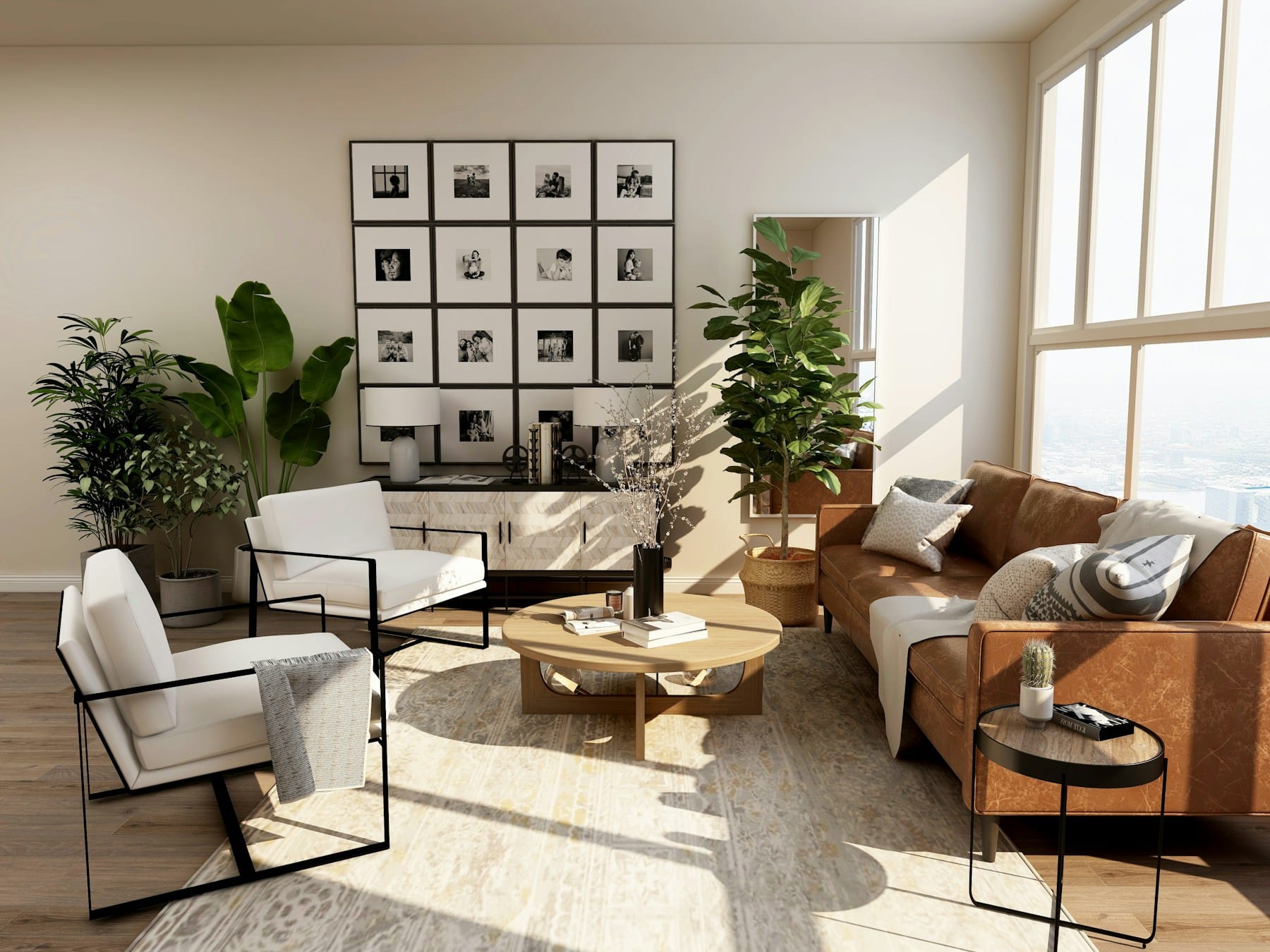 Salon lumineux avec fauteuils clairs, bois et canapé en cuir